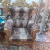 مبل سلطنتی با میز عسلی