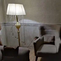 آباژور ایستاده