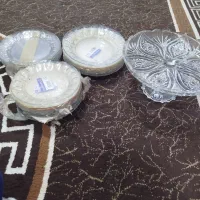یه سرویس شیشه ای ۶نفره انگشتی ویک جا شیرینی خوری