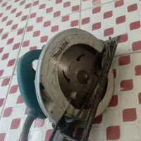 گرد بر سالم و تعدادی ابزار کار