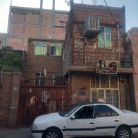 ملک ۲طبقه همراه با زیرزمین در فرون آباد