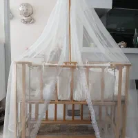 گهواره کنار مادر