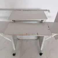 میز مطالعه و کامپیوتر