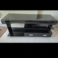 میزتلویزیون شیشه ای