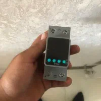 محافظ ولتاژ برای نوسانات برق