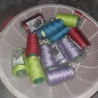 دوک نخ رنگی