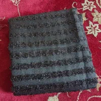 یک عدد شال مشکی