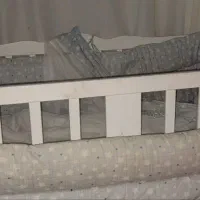 تخت کنار تخت مادر