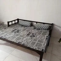 تخت چوبی سنتی