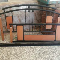 تخت دو.نفره رفوزه و.چوب در حد نو از کاشان