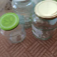 تعدادی شیشه وسطل