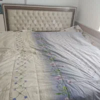روتختخواب دونفره و لحاف سالم و تمیز و مرتب و تشک