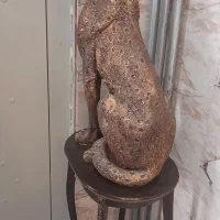 مجسمه ببر با میز
