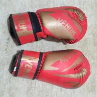 یک جفت دستکش بوکس در حد نو ونوم