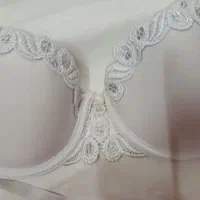 سوتین اسفنجی سفید نگین دار