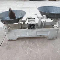ترازو کوچک و قدیمی و نوستالژی