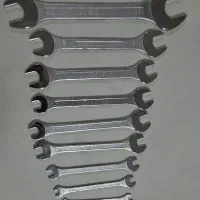 آچار دور تخت