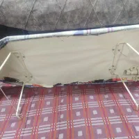 میز اتو نشسته