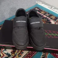 سایز کفش ها همه ۴۰ هر کدام یک قیمت جدا دارند