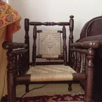 صندلی چوبی قدیمی