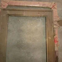 دوعددپنجره و یک عدد درب سرویس بهداشتی