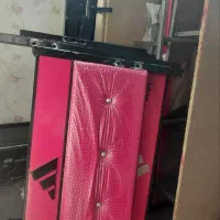فروش ۲تخت ۱نفره وهمچنین ۱تخت ۲نفره . پایه ها فلزی