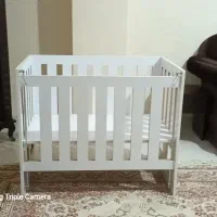 تخت کنار مادر