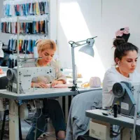 به تعدادی چرخکار ماهر و فروشنده خانم نیازمندیم