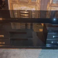 میز زیر تلوزیون شیشه ای تمیز