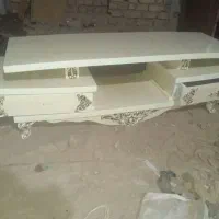 جاکفشی و میز تلویزیون