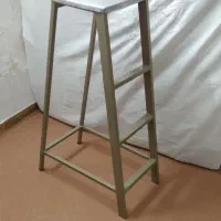 چهار پایه آهنی