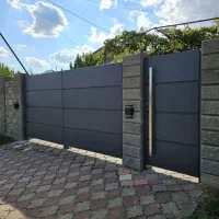 نقاشی درب ساختمان و باغ