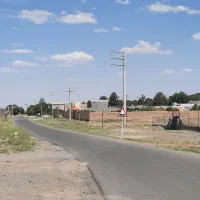 ۴۰۰ متر زمین سنددار
