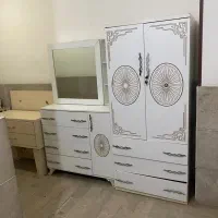 کمد سه کشو و میز و اینه چهار کشو