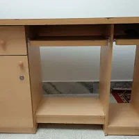 میز تحریر و کامپیوتر