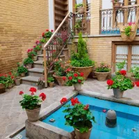 خانه ویلایی تمیز دو طبقه حیاط دار در اتابک
