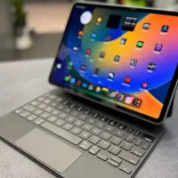 ipad pro 2022 با کیبورد اصلی اپل