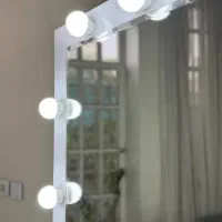 آینه لامپ دار هالیودی