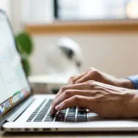 انجام فعالیت های رایانه ای بصورت موردی و پروژه ای