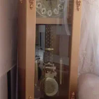 بوفه و ساعت  فیمت۵۰۰۰۰۰۰ فقط شیشه جلویی بوفه شکسته