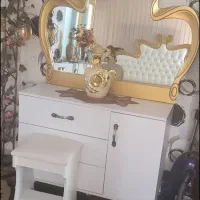 تخت و اینه در حد نو