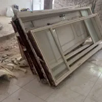 در چوبی و چهار چوب آهنی