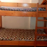 تخت دو طبقه‌ چوب روسی اصل و کاملا سالم‌ ومحکم