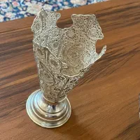یک عدگلدان ملیله
