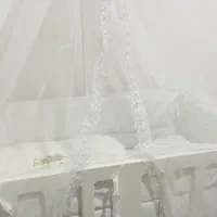 گهواره و تخت کنار مادر