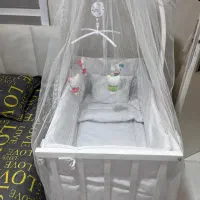 تخت کنار مادر