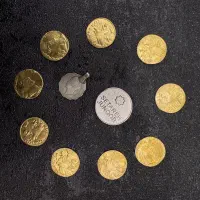 سنگ نور تاب و سکه کلکسیونی