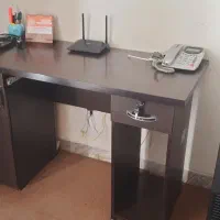 میز تحریر و کامپیوتر