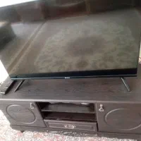تلوزیون و میز