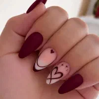 کاشت ناخن با لاک ژل ۳۰۰ هزار تومان
